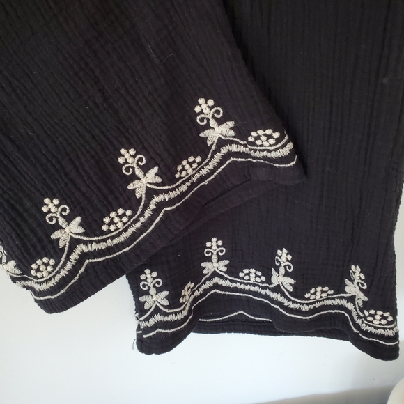 CYNTHIA ROWLEY 2X Black Double Gauze Wide Leg Crop Pants White Embroidery Vacay - Picture 2 of 10
